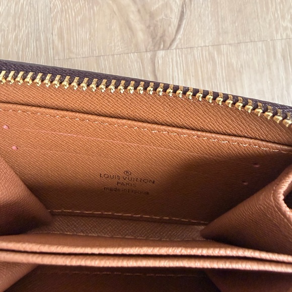 Louis Vuitton Brown Monogram Key Holder - Picture 9 of 10